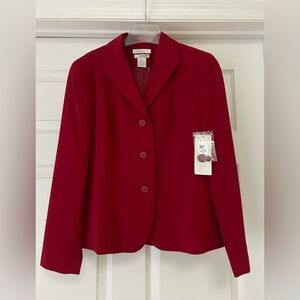 NWT East 5th women’s suit jacket in Garnet, size 6P. Fully lined.